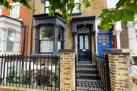 4 bedroom terraced house to rent, Dunlace Road, London, E5