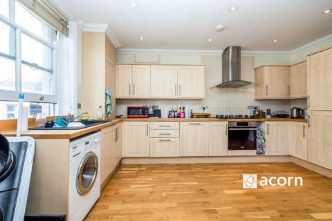 2 bedroom flat to rent, 2 Belinda Road Brixton SW9