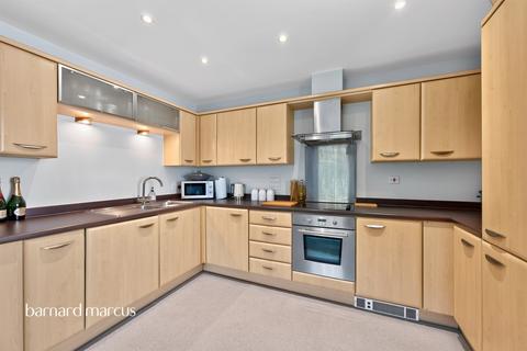 2 bedroom apartment for sale, Highbury Drive, Leatherhead