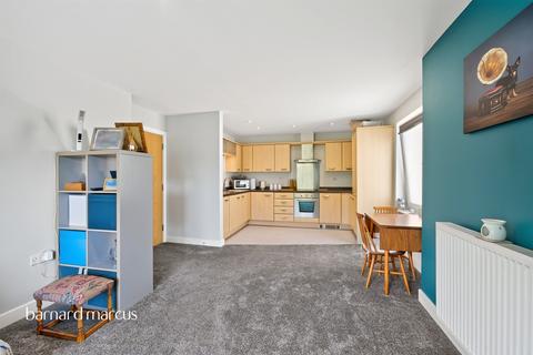 2 bedroom apartment for sale, Highbury Drive, Leatherhead
