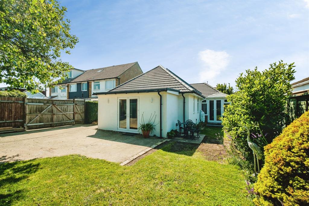 3 bedroom detached bungalow for sale