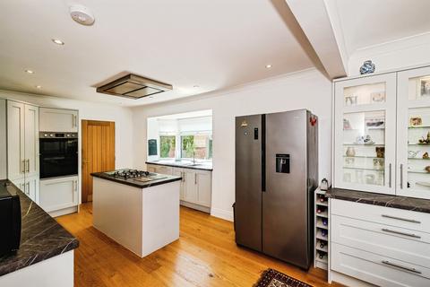 3 bedroom detached bungalow for sale, Widewater Close, LANCING