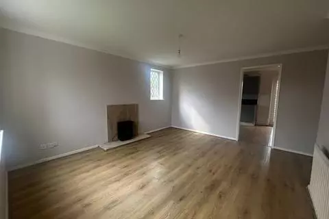 3 bedroom semi-detached house to rent – pohled 3