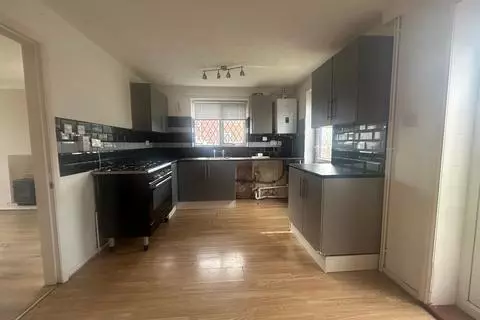 3 bedroom semi-detached house to rent – pohled 4