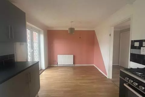 3 bedroom semi-detached house to rent – pohled 5