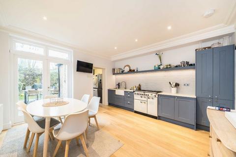 4 bedroom house to rent, Ravenslea Road, London SW12