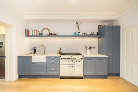 4 bedroom house to rent, Ravenslea Road, London SW12
