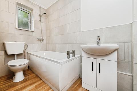 4 bedroom terraced house to rent, Harwich Road, Colchester, CO4