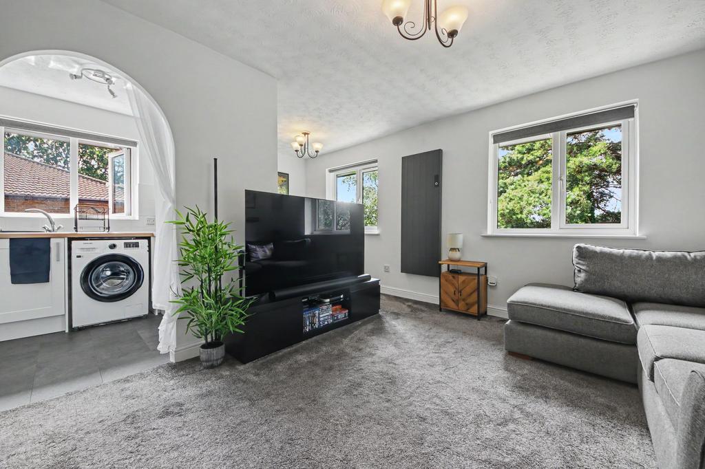 Apartment in Southampton, Hightown - View 2