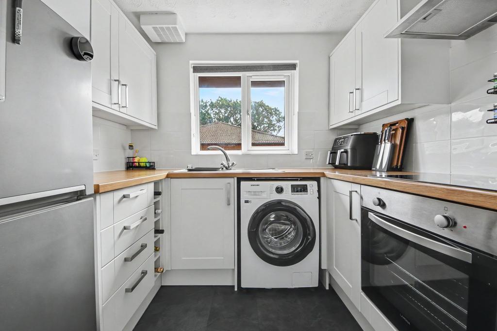 Apartment in Southampton, Hightown - View 3