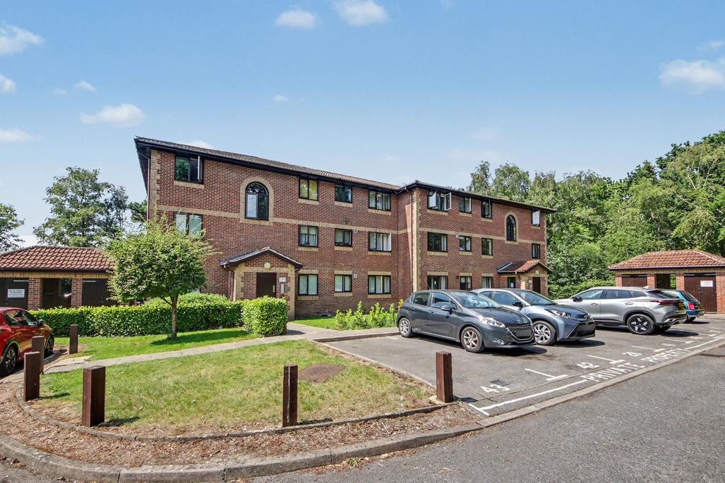 Apartment in Southampton, Hightown - View 5