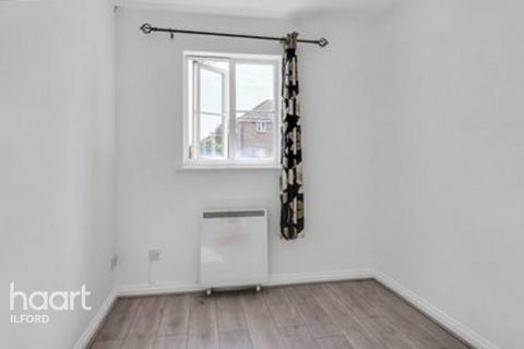 2 bedroom flat to rent, Stern Close, BARKING