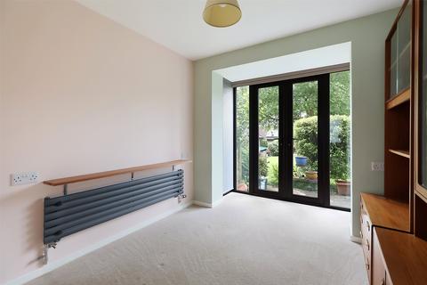 2 bedroom retirement property for sale, Birch Way, Redhill, Surrey, RH1