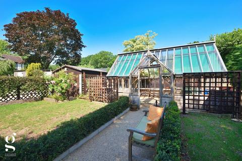 3 bedroom detached house for sale, Upleadon, Gloucestershire, GL18 1EL