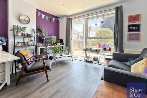 1 bedroom flat for sale, Pears Road, Hounslow TW3