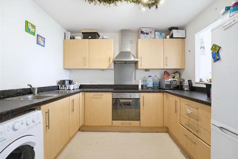 2 bedroom apartment for sale, Canalside Gardens, Southall UB2