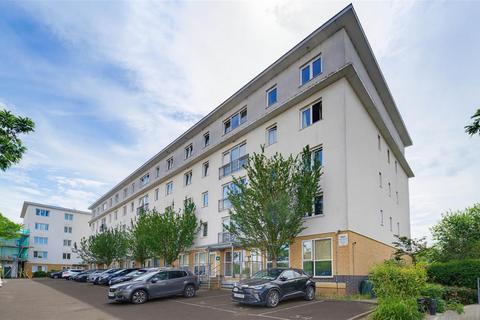 2 bedroom apartment for sale, Canalside Gardens, Southall UB2