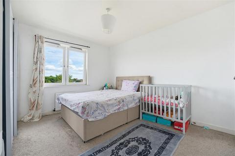2 bedroom apartment for sale, Canalside Gardens, Southall UB2