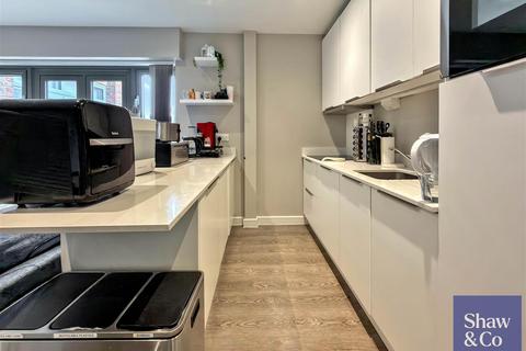 1 bedroom flat for sale, Lampton Road, Hounslow TW3