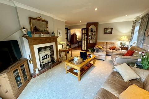 4 bedroom detached house for sale, Station Road, Buntingford