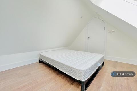 2 bedroom flat to rent, Wandsworth Road, London, SW8