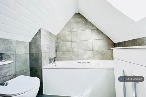 2 bedroom flat to rent, Wandsworth Road, London, SW8