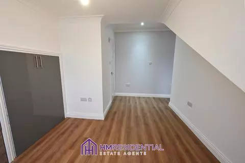 1 bedroom apartment to rent – pohled 2