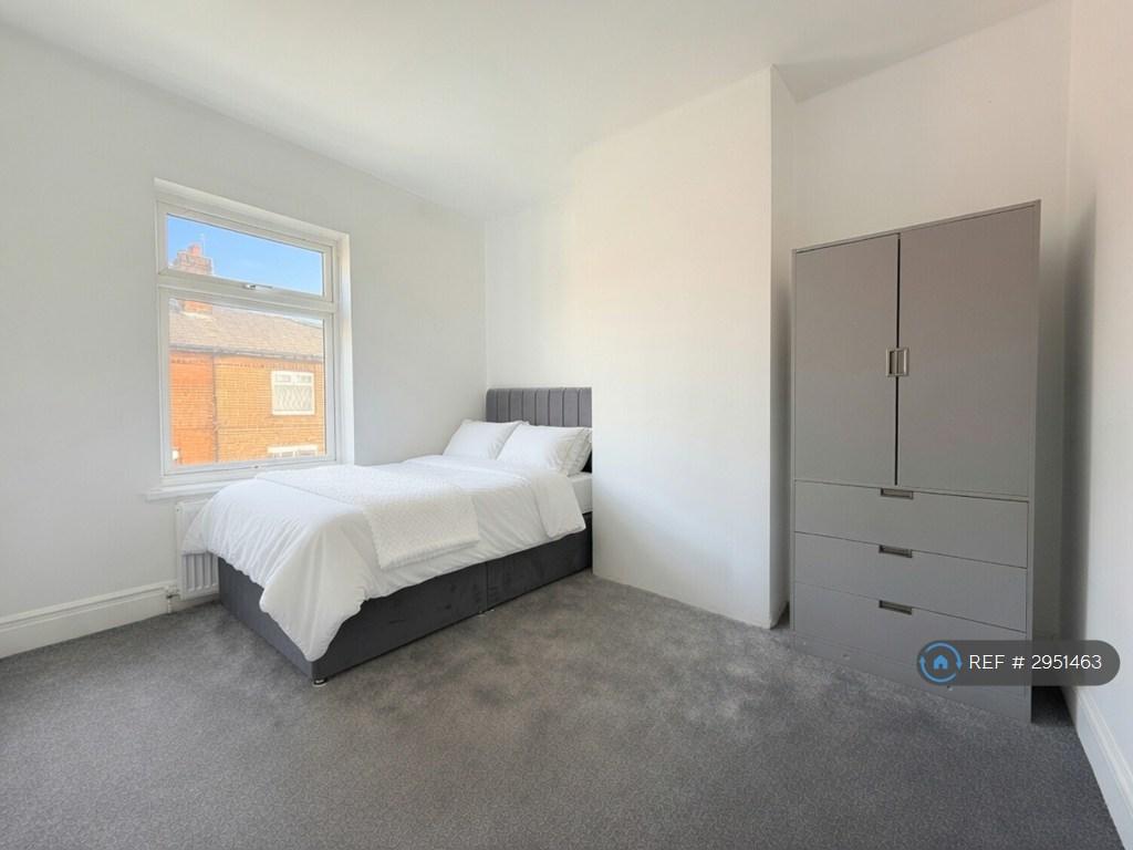 Kirkman Avenue, Manchester, M30