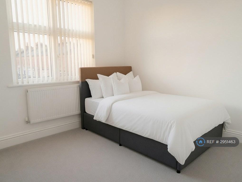 Kirkman Avenue, Manchester, M30 - View 2