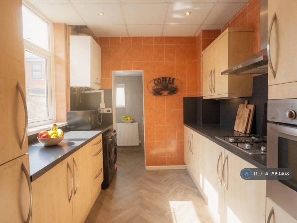 Kirkman Avenue, Manchester, M30 - View 4