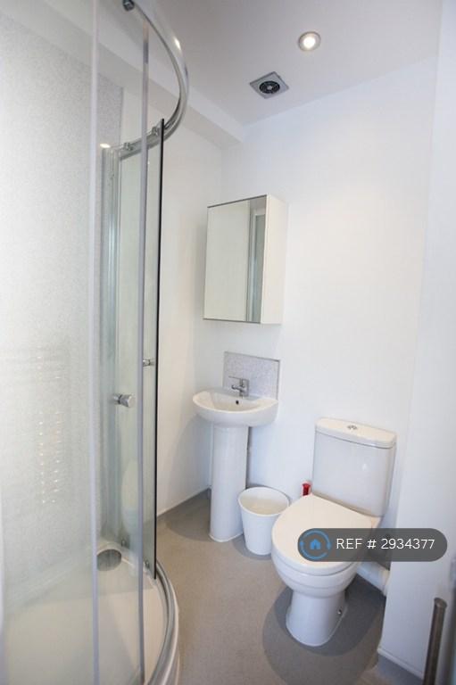Apartment in Birmingham, West Midlands - View 2