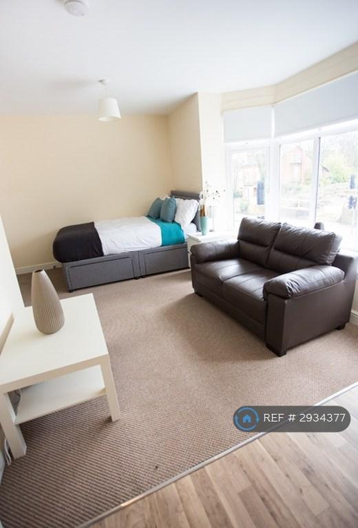 Apartment in Birmingham, West Midlands - View 5