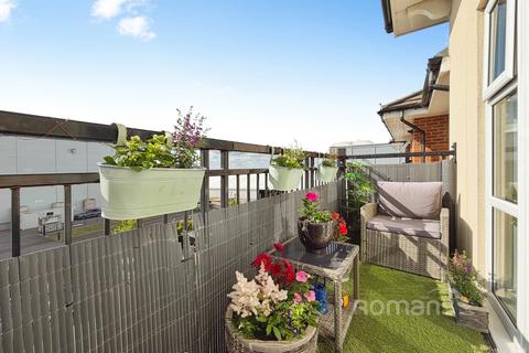 2 bedroom apartment for sale, Sopwith Drive, Farnborough, Hampshire