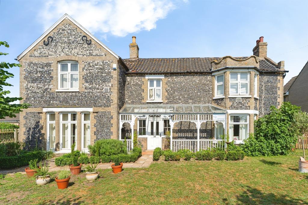 5 bedroom detached house for sale