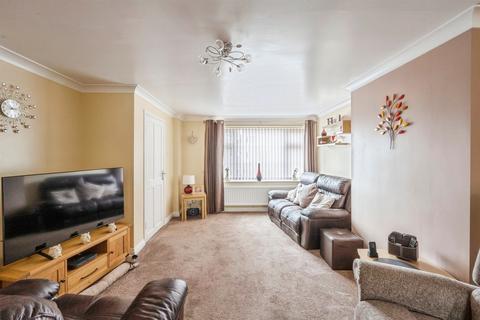 4 bedroom semi-detached house for sale, Cleveland Way, Hatfield, Doncaster
