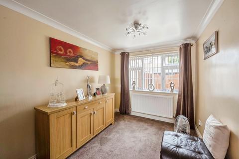 4 bedroom semi-detached house for sale, Cleveland Way, Hatfield, Doncaster
