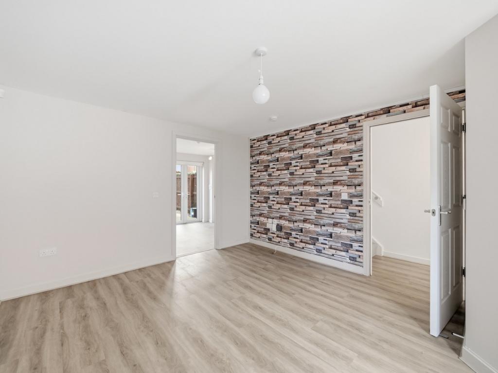 House in Edinburgh, Wester Broom, South Gyle - More