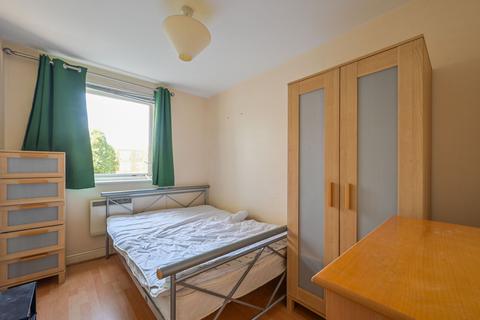 Felixstowe Court, Gallions Reach, London, E16