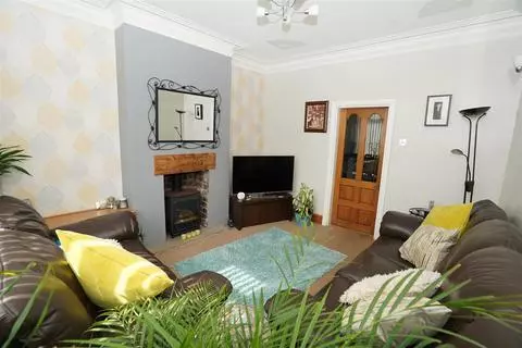 3 bedroom terraced house for sale - View 2