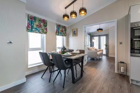 2 bedroom flat for sale - View 4