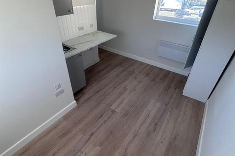 6 bedroom house of multiple occupation to rent, Fernthorpe Road, London, SW16