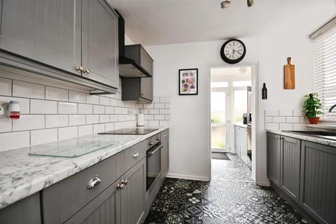 2 bedroom terraced house for sale, Pickering Road, Hull