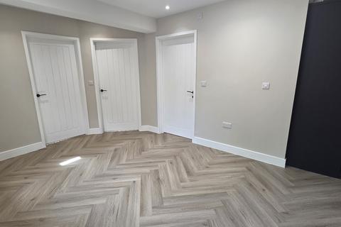 2 bedroom flat to rent, 25 Upper Bar, Newport