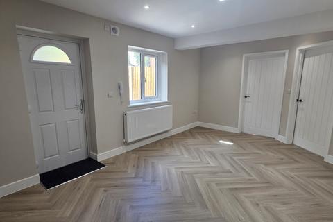 2 bedroom flat to rent, 25 Upper Bar, Newport