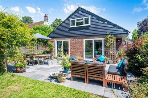5 bedroom chalet for sale, Chequers Lane, Walton On The Hill