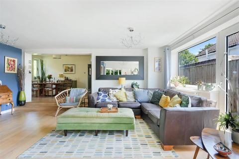 5 bedroom chalet for sale, Chequers Lane, Walton On The Hill