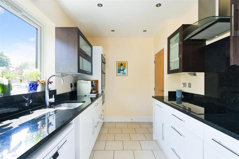5 bedroom chalet for sale, Chequers Lane, Walton On The Hill
