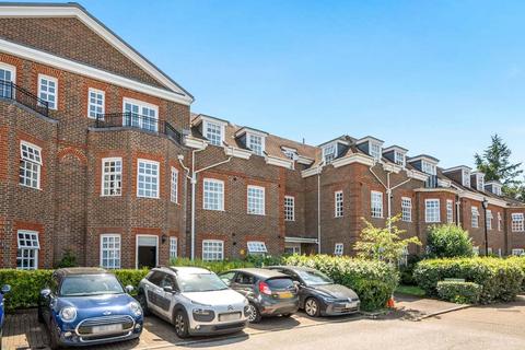 2 bedroom retirement property for sale, Ravens Court, Castle Village, Berkhamsted, Hertfordshire, HP4