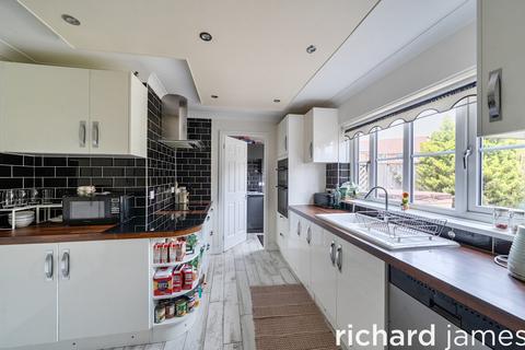 4 bedroom detached house for sale, Wynwards Road, Abbey Meads, Swindon, SN25 4ZP