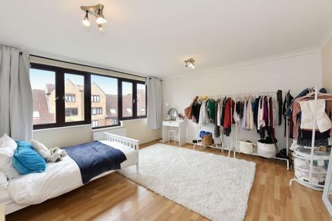 3 bedroom terraced house for sale, Leerdam Drive, London, E14